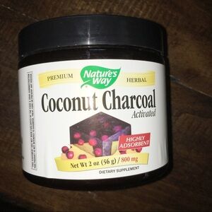 Coconut charcoal powder for teeth whitening/detox